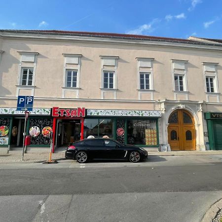 Central Plaza Great Apartment 4 Bedroom 3 Bathroom Bruckneudorf Exterior foto