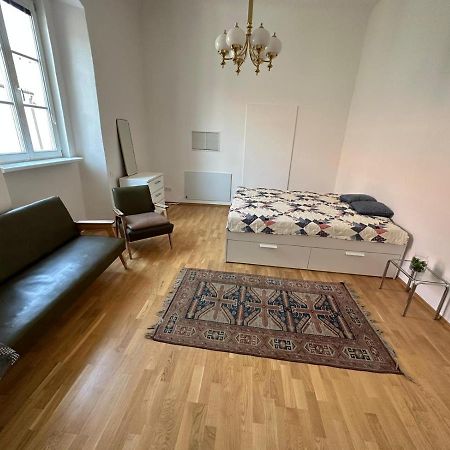 Central Plaza Great Apartment 4 Bedroom 3 Bathroom Bruckneudorf Exterior foto