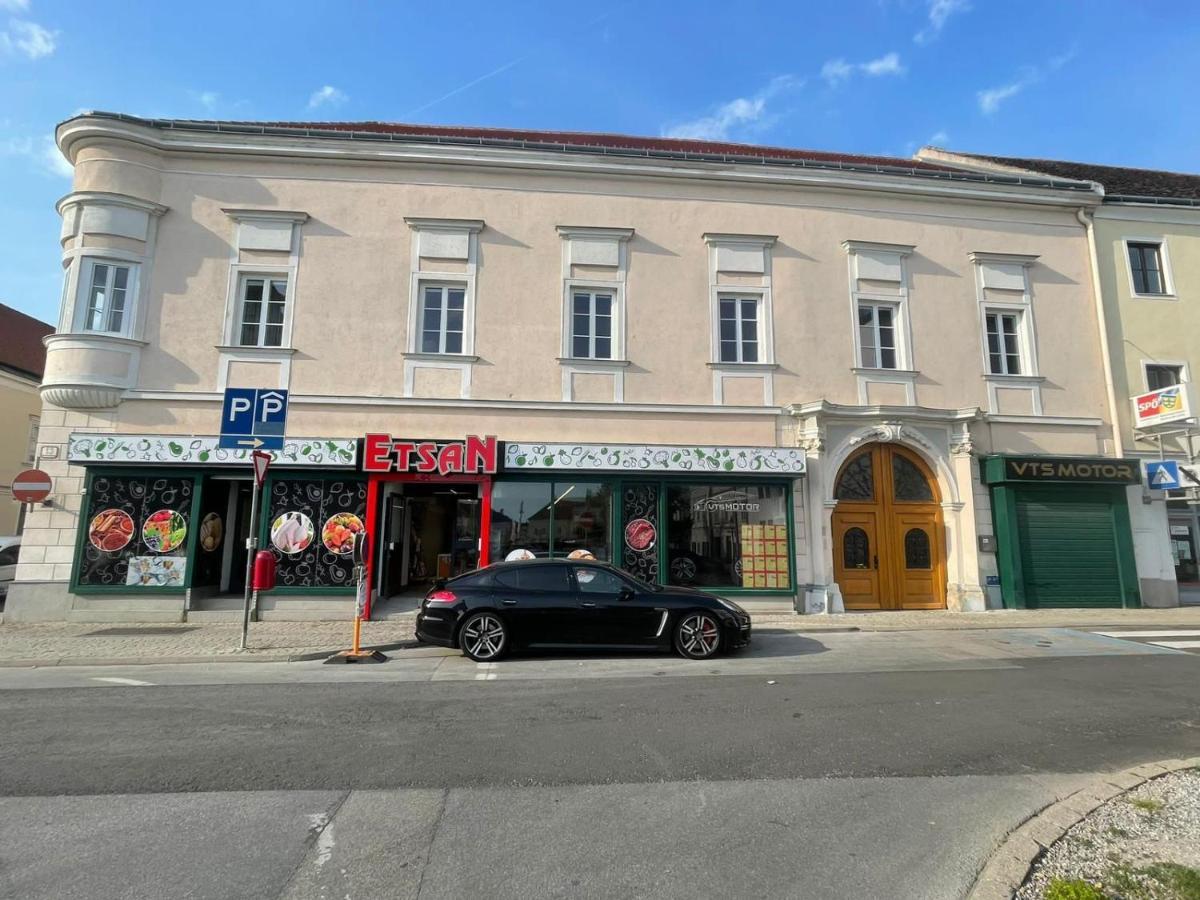 Central Plaza Great Apartment 4 Bedroom 3 Bathroom Bruckneudorf Exterior foto