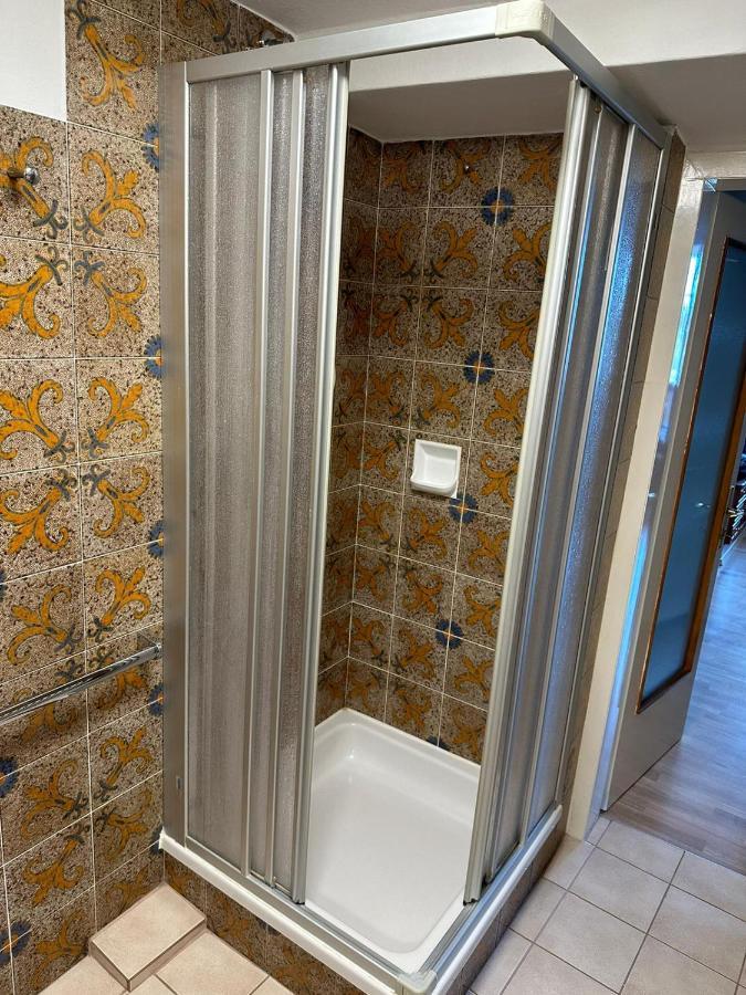 Central Plaza Great Apartment 4 Bedroom 3 Bathroom Bruckneudorf Exterior foto
