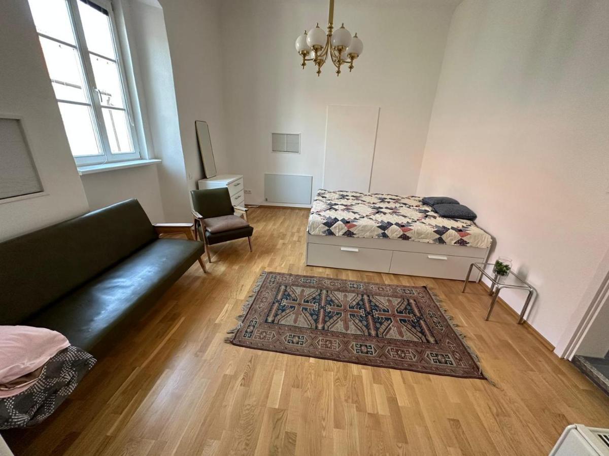 Central Plaza Great Apartment 4 Bedroom 3 Bathroom Bruckneudorf Exterior foto