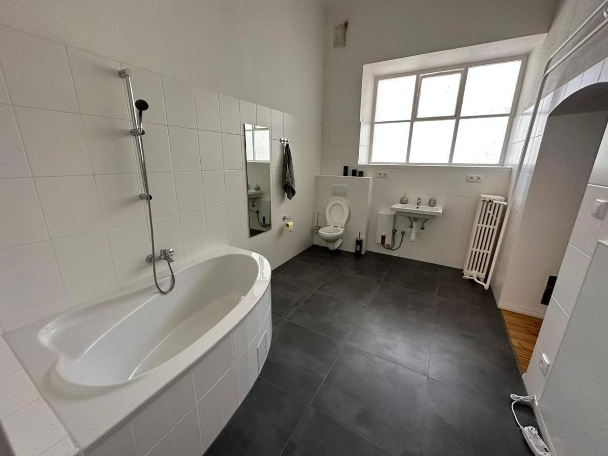 Central Plaza Great Apartment 4 Bedroom 3 Bathroom Bruckneudorf Exterior foto