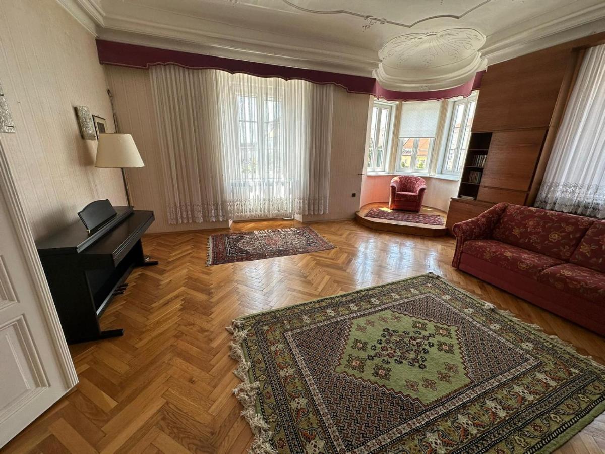 Central Plaza Great Apartment 4 Bedroom 3 Bathroom Bruckneudorf Exterior foto